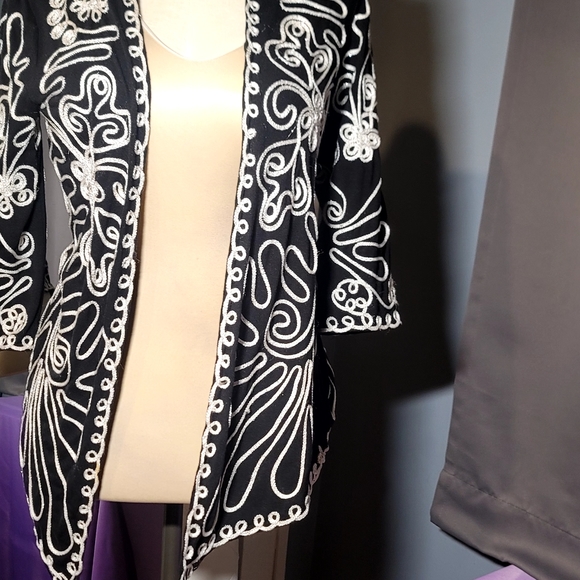 S Once Again White and black hand Cardigan - Picture 2 of 13